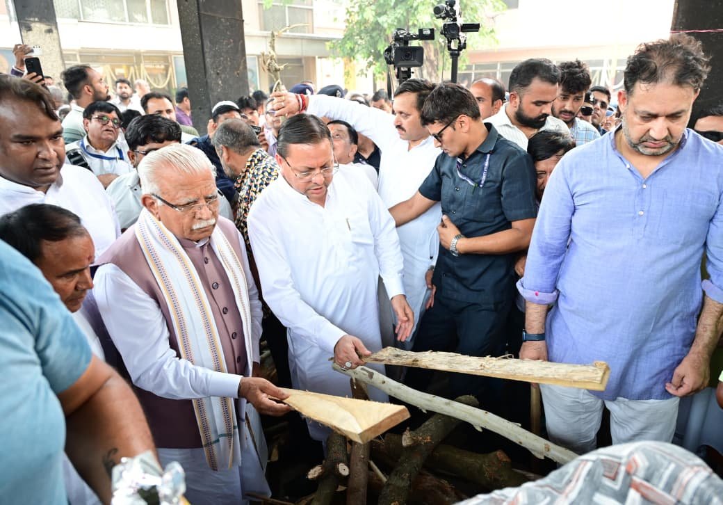 पूर्व मुख्यमंत्री मेजर जनरल भुवन चंद्र खंडूड़ी (से.नि) की अंतिम यात्रा में उमड़ा जनसैलाब