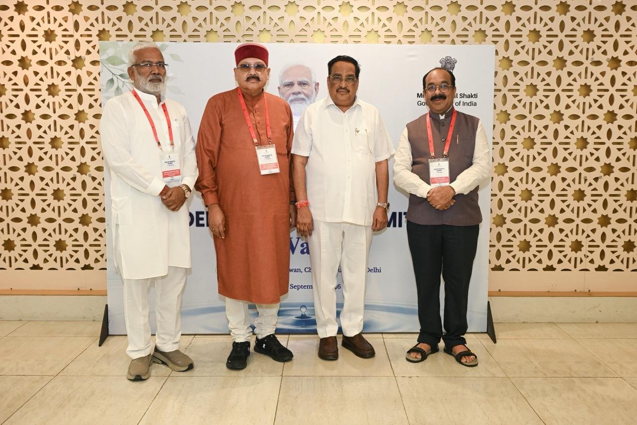 महाराज ने राज्य में चल रही जल संसाधन विकास की प्रगति से अवगत करवाया
