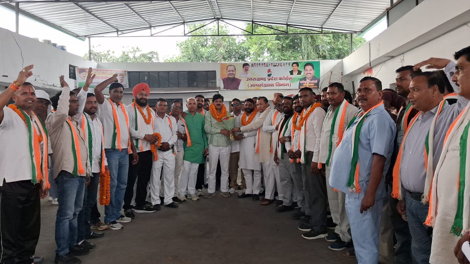 हरिद्वार के विभिन्न दलों के 100 से अधिक लोगों ने कांग्रेस की सदस्यता ग्रहण की